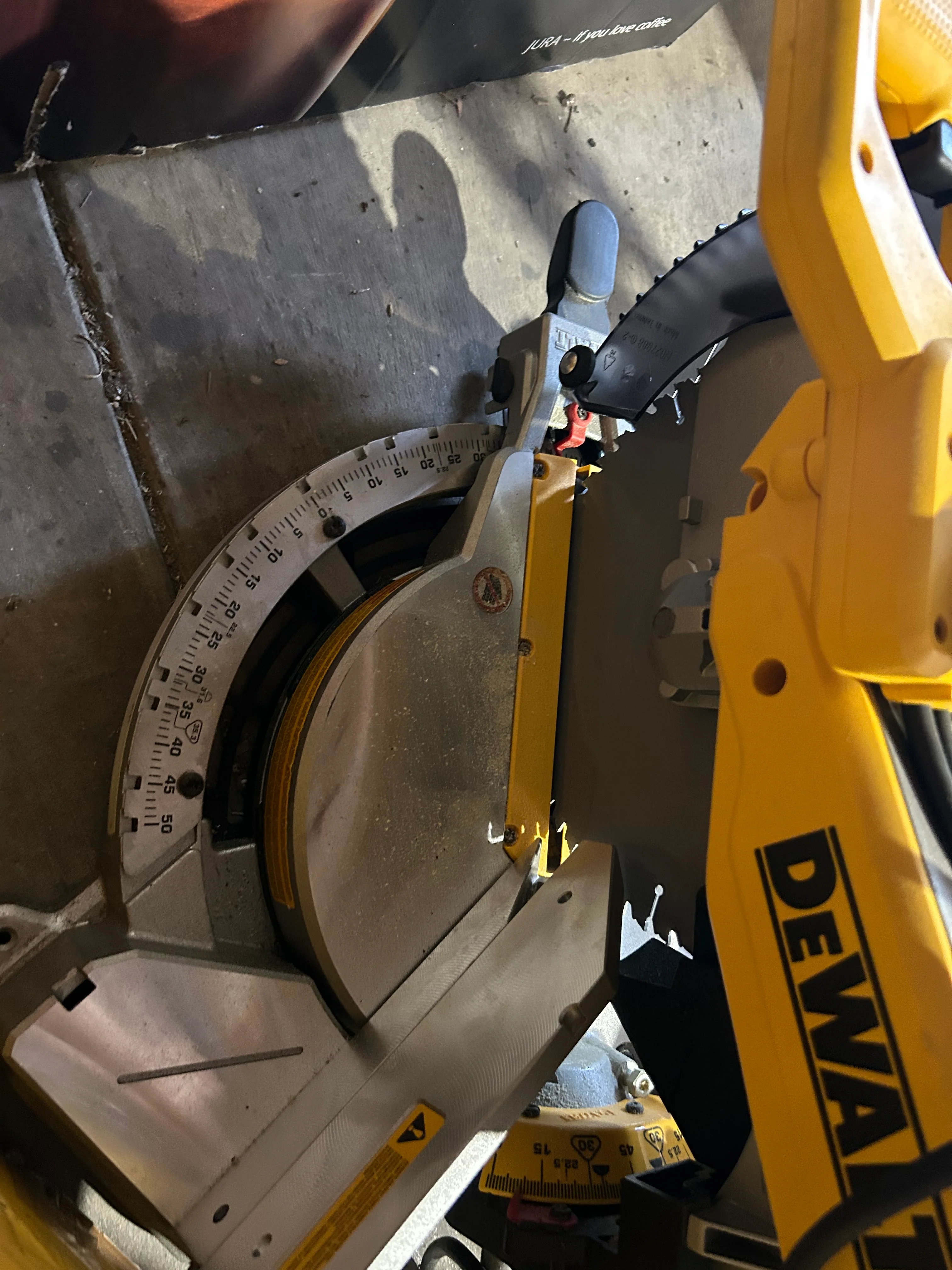 DEWALT 12-in 15-Amp Dual Bevel Compound Corded Miter Saw (USED) - Image 4