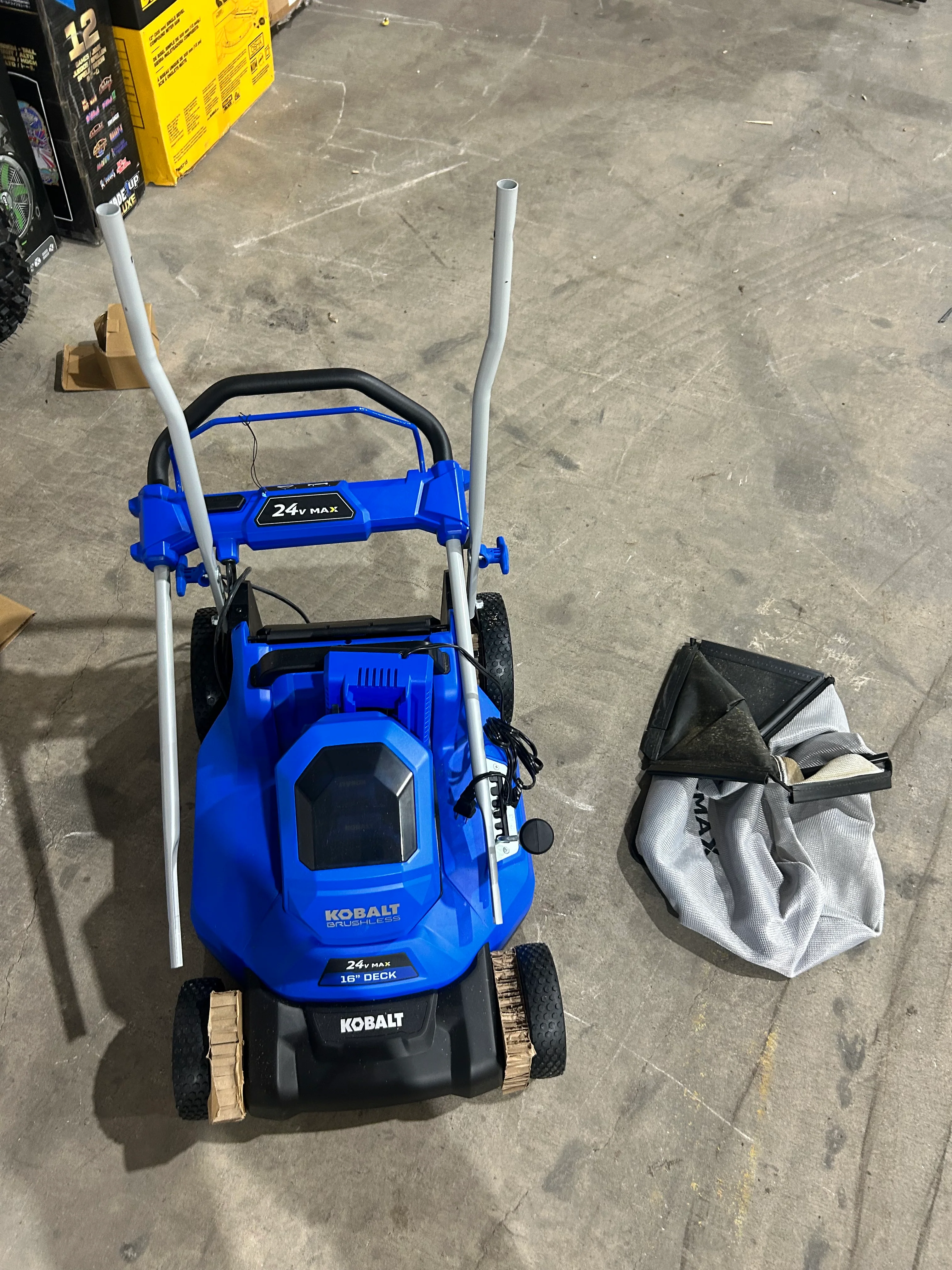 Kobalt 24-volt, 16-in Push Battery Walk Mower with (2) 4 Ah Battery Included (used) - Image 4